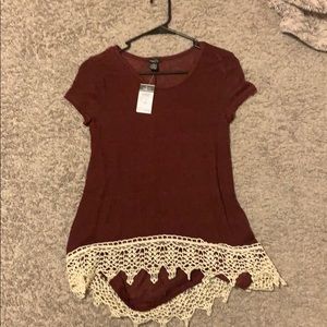 NEVER WORN! Rue 21 maroon blouse with white lace